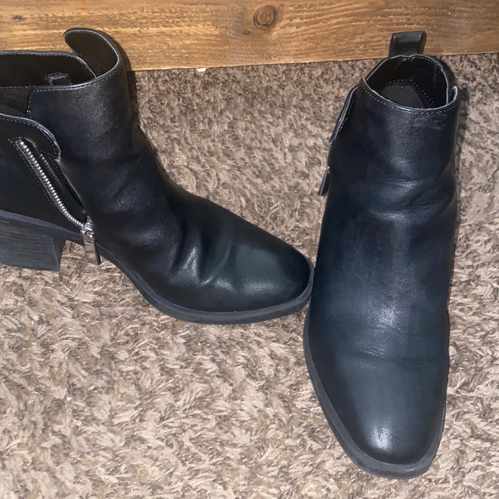 BCBG boots